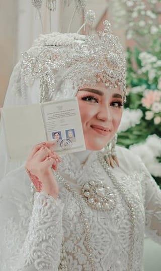 Pexels muhamad faizal awal 51664701 woman.jpg